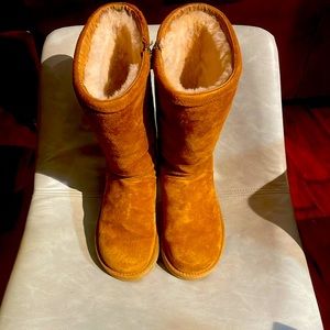 Brown UGG Kenly Boot size 6 with fur inside of the boots